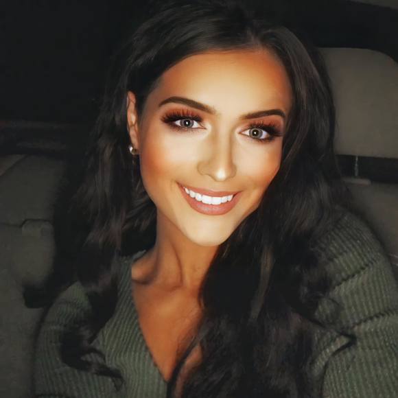 Profile Picture of Ashtyn Tuning (@ashtyn_tuning) on Poshmark