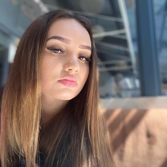 Profile Picture of Kathren Cauchi (@kath_c34) on Poshmark
