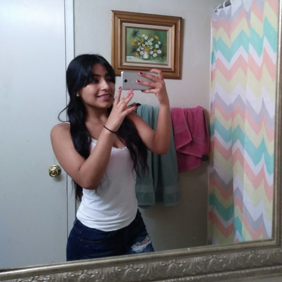 Profile Picture of Cassandra Vargas (@cassievruiz16) on Poshmark