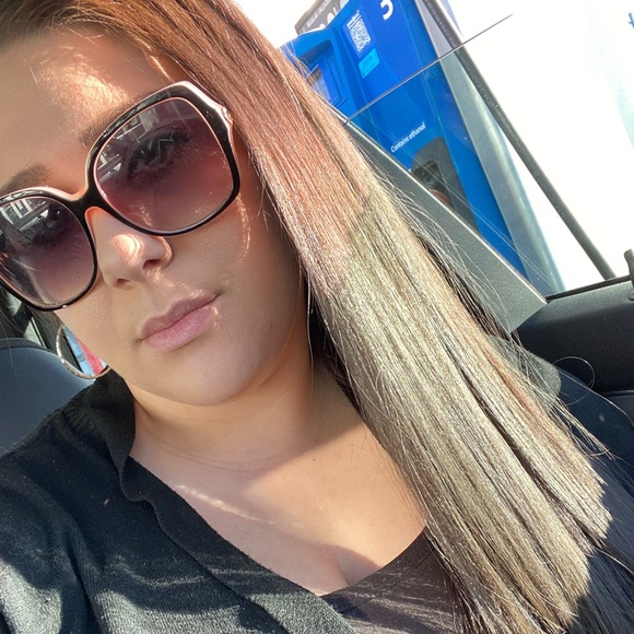 Profile Picture of Brittney Worster (@reardonx4) on Poshmark