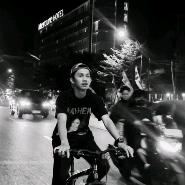 Profile Picture of RF (@juneback_) on Tiktok