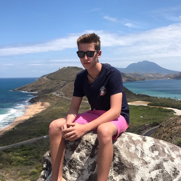 Profile Picture of Brody Hoelperl (@bhoelperl) on Poshmark