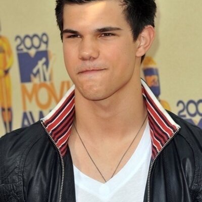 Profile Picture of Lilian De Mares (@LiliandeMares) on Twitter