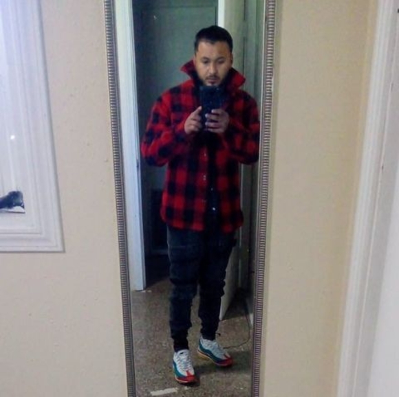 Profile Picture of Leo Canales (@leoc18576) on Poshmark