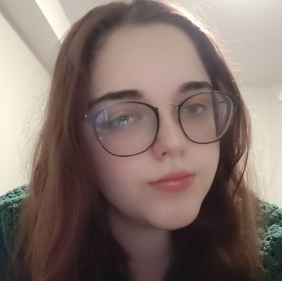 Profile Picture of Rebecca Petch (@rebeccapetch18) on Poshmark