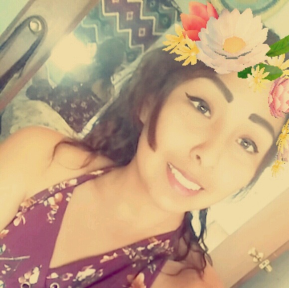 Profile Picture of Tia Bedoni (@tiabedoni) on Poshmark