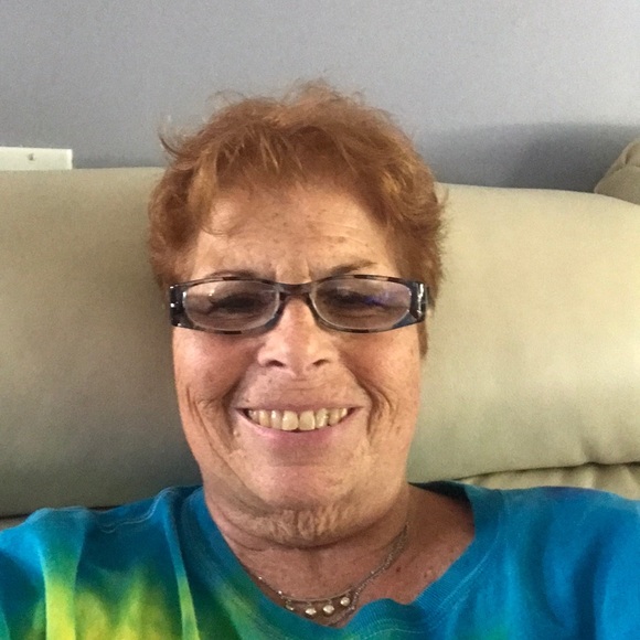 Profile Picture of Sharyn Ditchik (@house6861) on Poshmark