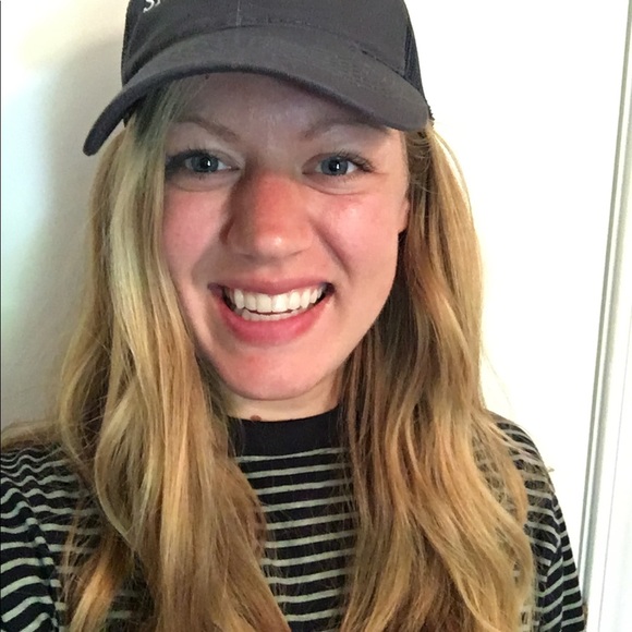 Profile Picture of Alexa Unruh (@alexaunruh) on Poshmark