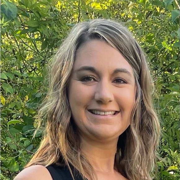 Profile Picture of Sarah Decesere (@sdecesere) on Poshmark