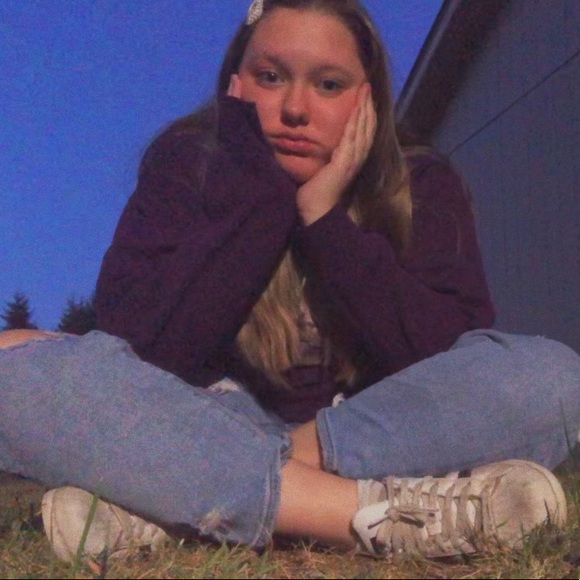 Profile Picture of Maddie Ruedy (@cloudyloving) on Poshmark