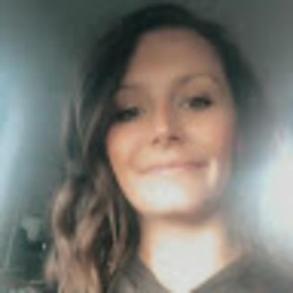 Leeanna Beckworth - Poshmark Profile Picture of Leeanna Beckworth (@lbeckworth20) on Poshmark