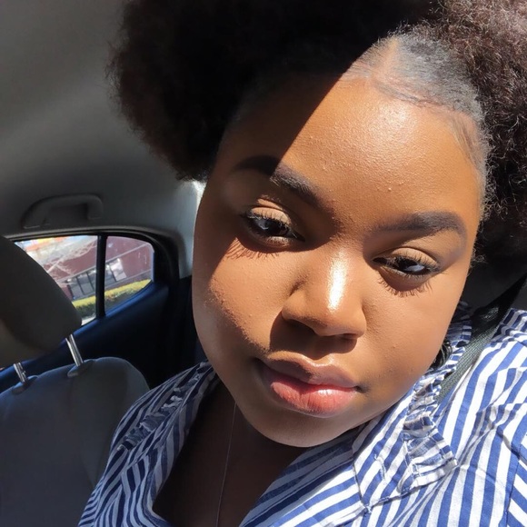 Profile Picture of Stanette Hunt (@_nettenette_) on Poshmark