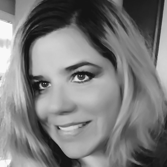 Profile Picture of Shelly Julson (@shellyjulson) on Poshmark