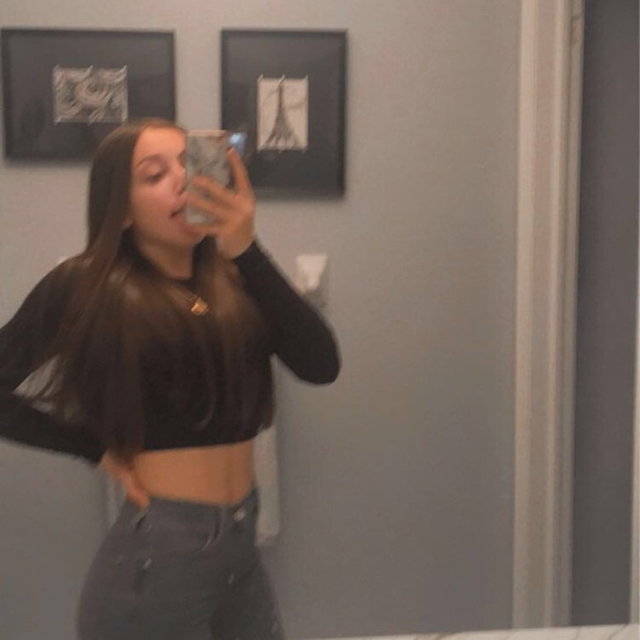 Profile Picture of Bella Diruscio (@belladiruscio) on Poshmark