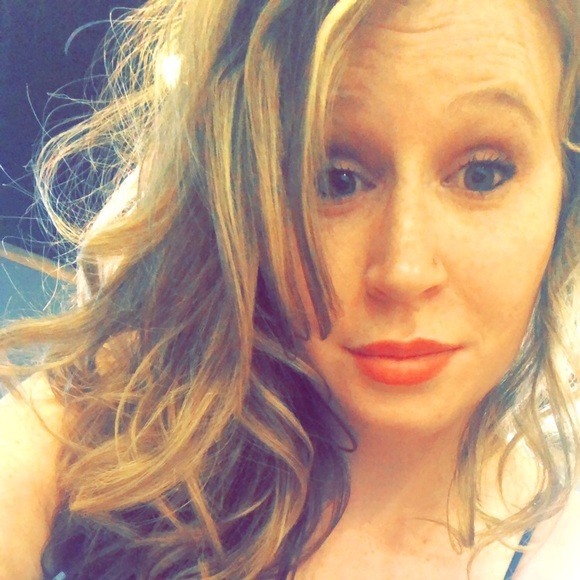 Profile Picture of Michaela Holler (@michaelalynnlee) on Poshmark