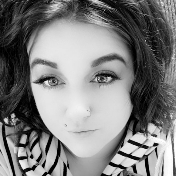 Danika James - Poshmark Profile Picture of Danika James (@djames12) on Poshmark