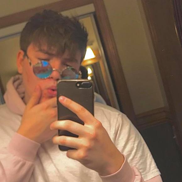 Profile Picture of Chris Maynard (@chrismaynard848) on Poshmark