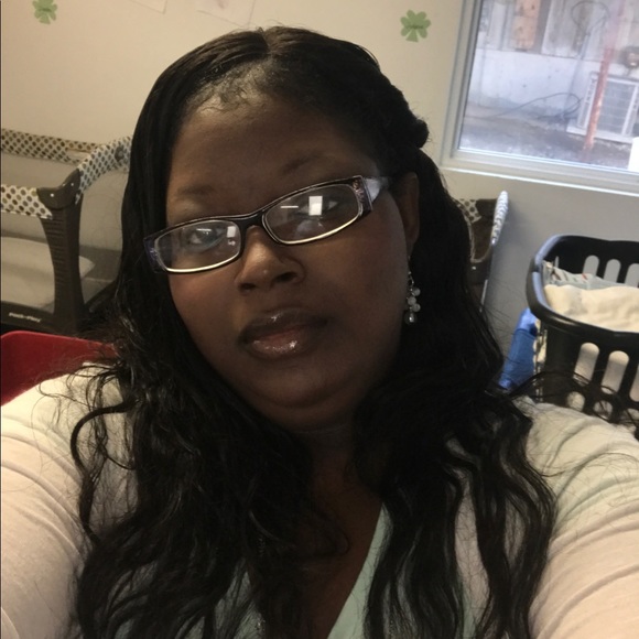 Profile Picture of Andrea Wesley (@bbd85) on Poshmark