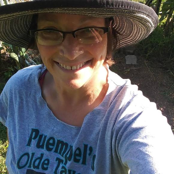 Profile Picture of Jodi Bubenzer (@bubenzers) on Poshmark