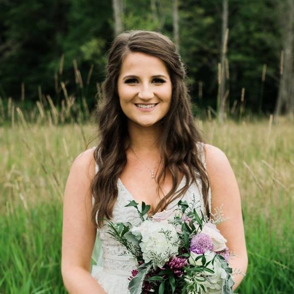 Profile Picture of Rachel Strobl (@rstrobs) on Poshmark