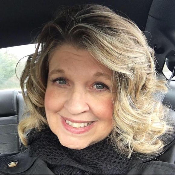 Profile Picture of Debbie Reitenbach (@d_reitenbach) on Poshmark