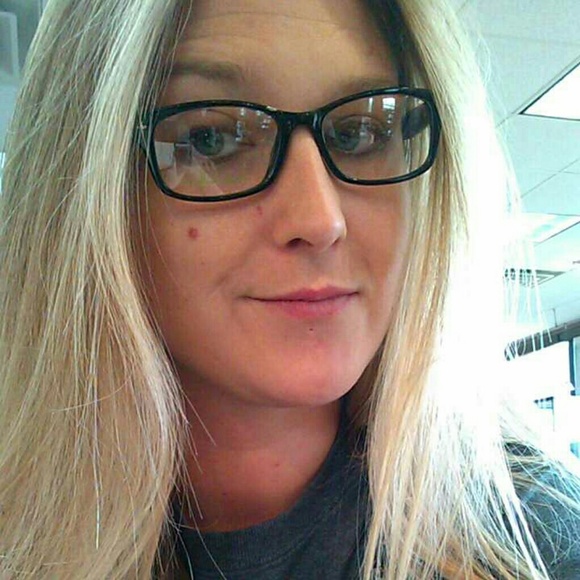 Profile Picture of Amanda Mcelroy (@akay0121) on Poshmark
