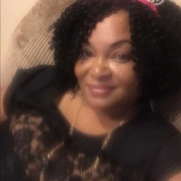 Profile Picture of Shawntina Robinson (@srobinson74) on Poshmark