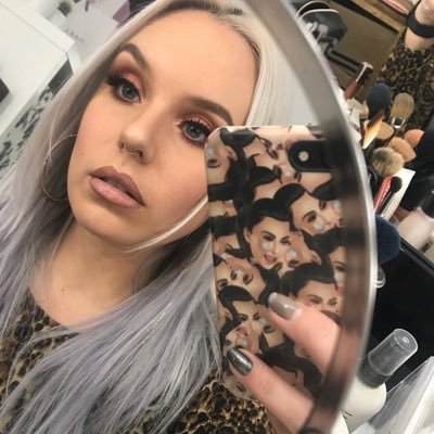 Profile Picture of Laura Brant (@BrantyBeauty) on Twitter