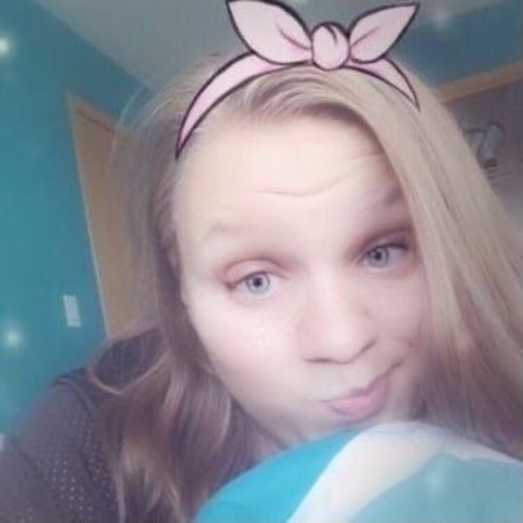 Profile Picture of Natalie Marner (@natmarner) on Poshmark