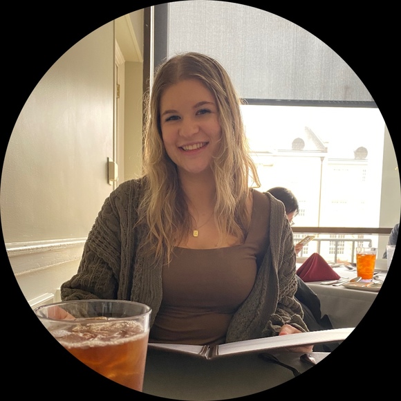 Profile Picture of Kate Harper (@kateaharper) on Poshmark