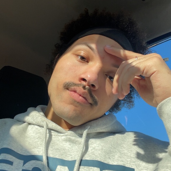 Profile Picture of Mikey Bendickson (@mikeybendickson) on Poshmark