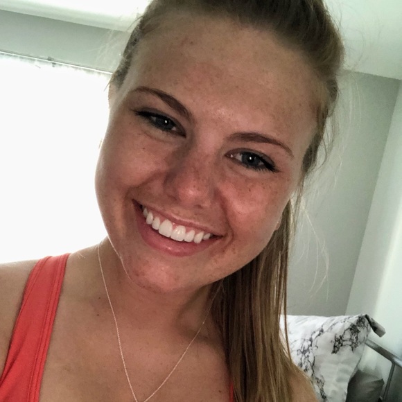 Profile Picture of Mackenzie Larson (@maclarson) on Poshmark