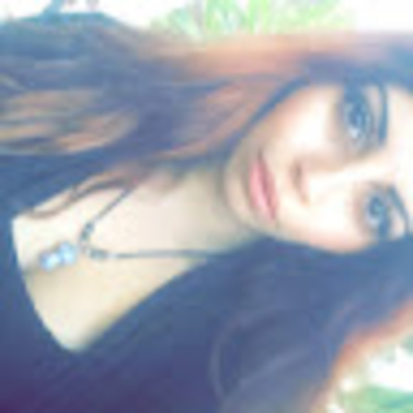 Profile Picture of Victoria Angelo (@victoriaange216) on Poshmark