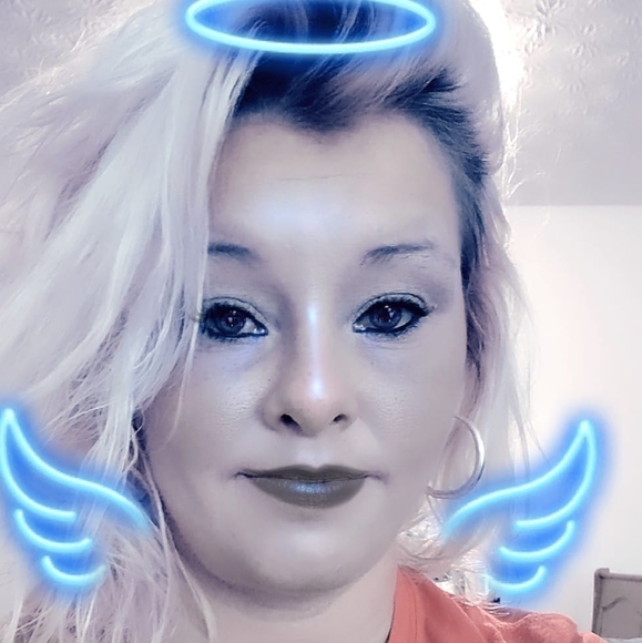 Profile Picture of Trula Hobbs (@trulahobbs) on Poshmark