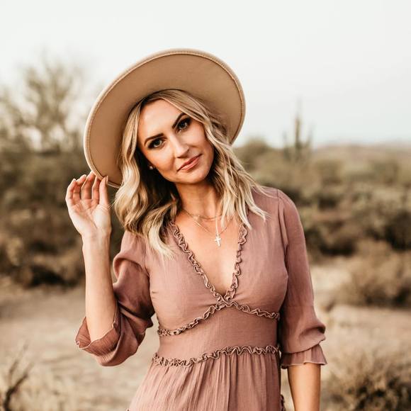 Profile Picture of Christina Goldsmith (@christinagoldsm) on Poshmark