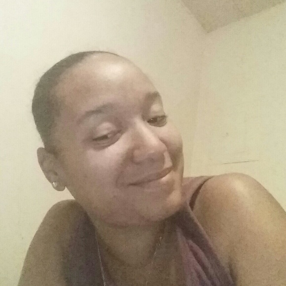 Profile Picture of Keisha Mcbroom (@keishamcbroom) on Poshmark