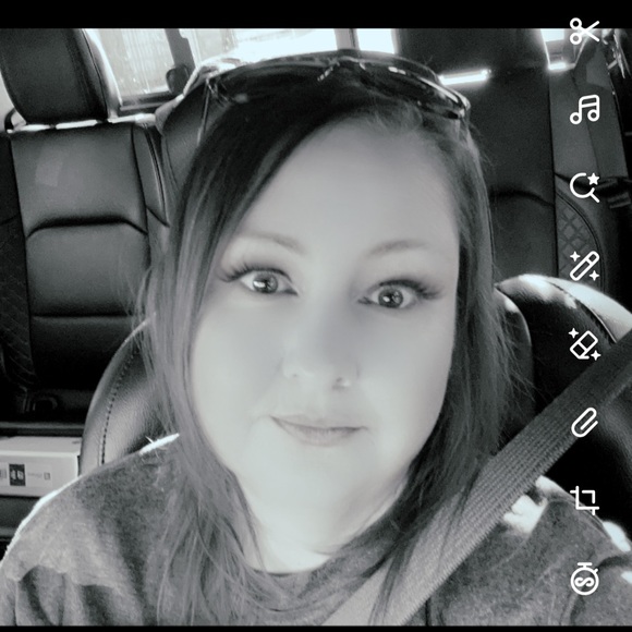 Profile Picture of Alecia Wallace (@imnoturprincess) on Poshmark