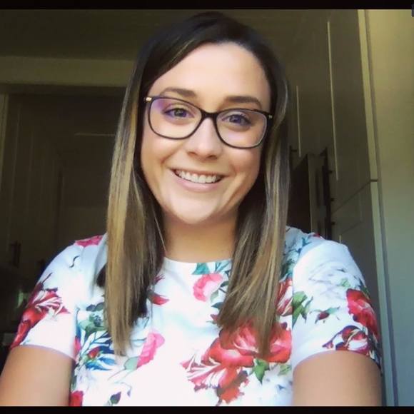 Profile Picture of Ali Pieplow (@alirenee91) on Poshmark