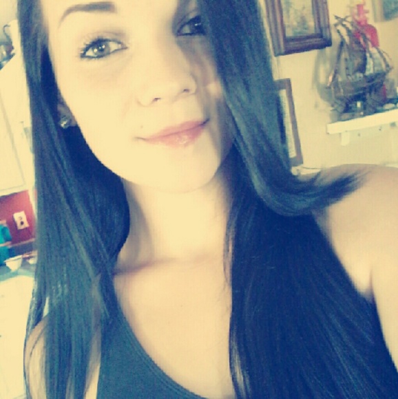 Profile Picture of Kameron Phillips (@kami_alyse) on Poshmark