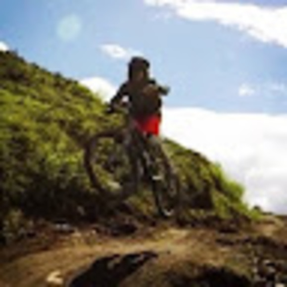 Profile Picture of Henryk Avs (@henrykavs199) on Poshmark