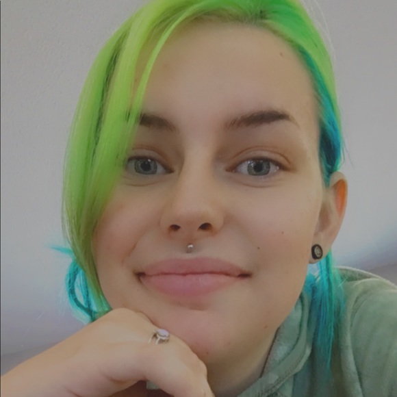 Profile Picture of Zoe Rykowski (@zsmith6839) on Poshmark