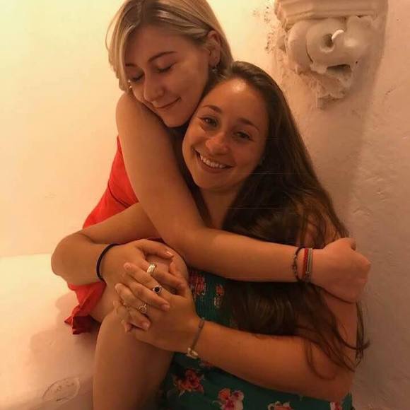 Molly Ciniero - Poshmark Profile Picture of Molly Ciniero (@mciniero22) on Poshmark