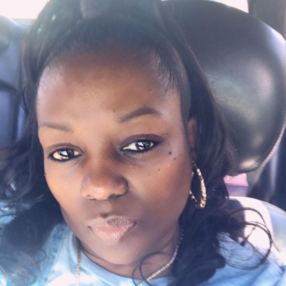 Profile Picture of Mina Chislom (@minachislom) on Poshmark