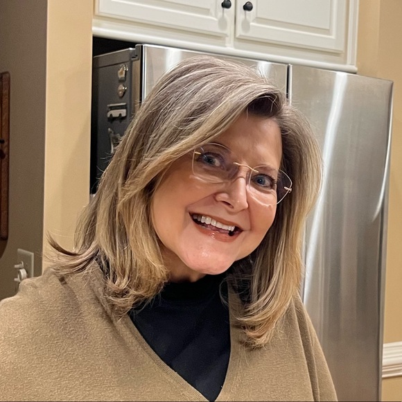 Profile Picture of Sharon Bockmon (@dramaq53) on Poshmark