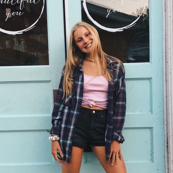 Profile Picture of Maggie Carless (@maggie_carless) on Poshmark