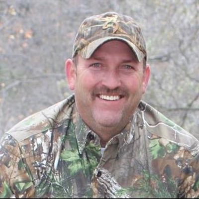 Profile Picture of Clint Peterson (@Clinton63641944) on Twitter