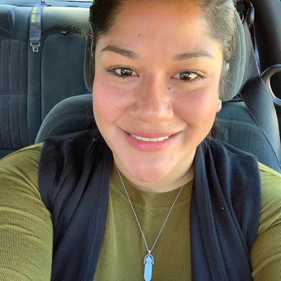 Profile Picture of Sandra Siu (@sandiasiu) on Poshmark