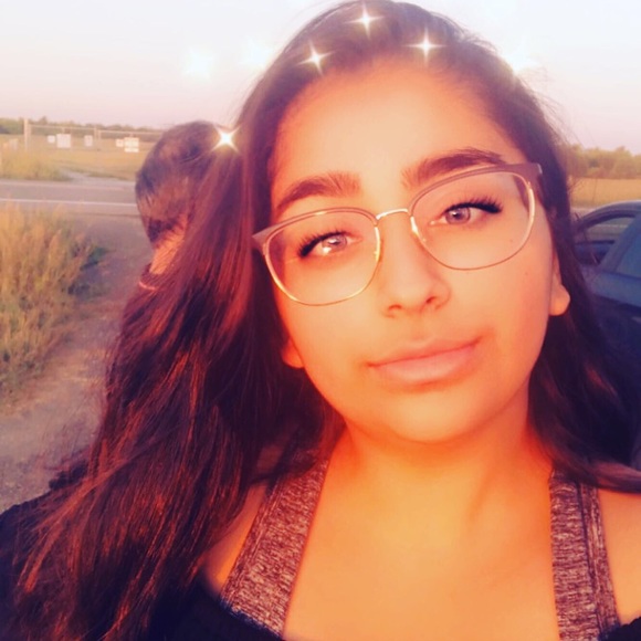 Profile Picture of Vida Sadiqi (@vida27) on Poshmark