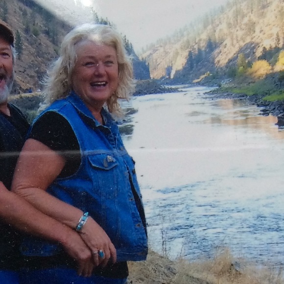 Profile Picture of Julia Saario (@jsaario188) on Poshmark