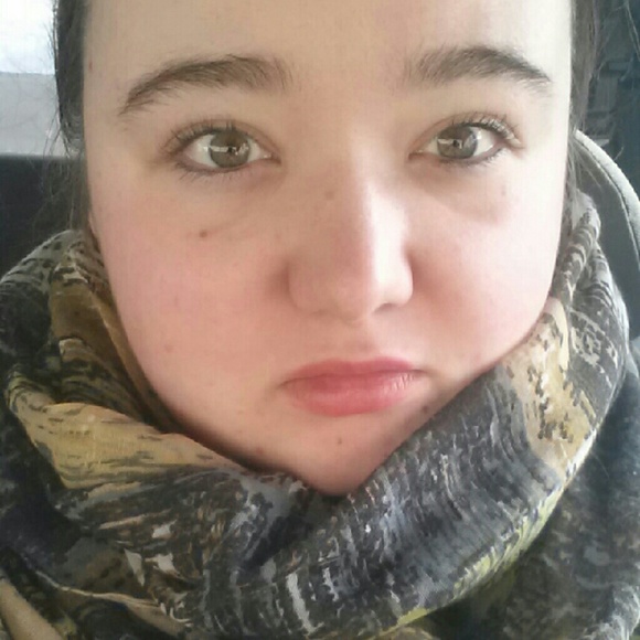 Erin Wodrich - Poshmark Profile Picture of Erin Wodrich (@erinraewodrich) on Poshmark